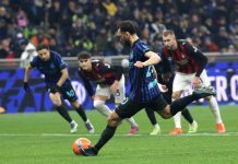 Këtë nuk e keni parë: Ylli i Milanit i festoi Calhanoglut në fytyrë pas penalltisë (VIDEO)